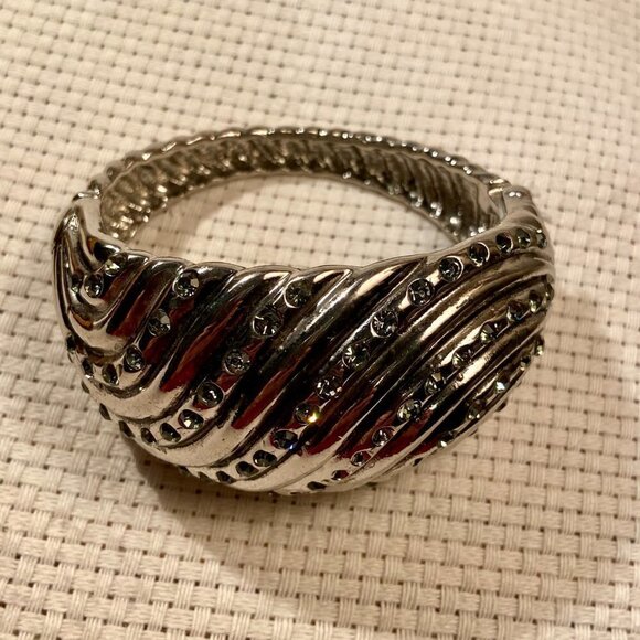 Oversized silver pave statement bracelet - Picture 11 of 13